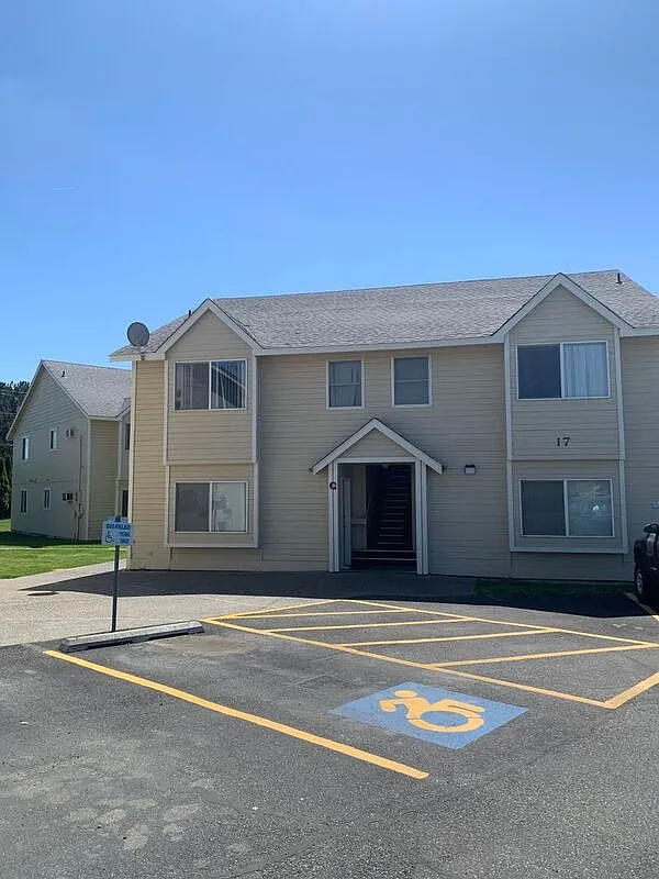 2 bed, 1.0 bath, 770 sqft, $1,200 — Photo 1