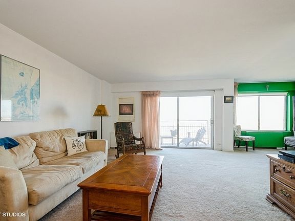 3rd image of 7033 N Kedzie Ave APT 1006