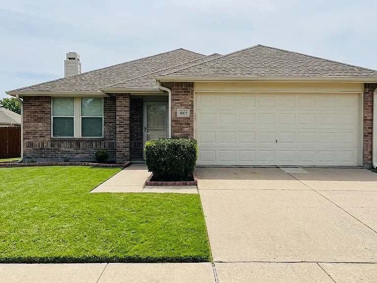 1007 Chilton Dr — Photo 1