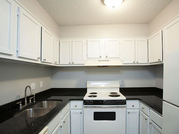 3rd image of 1906 N Bryant St APT 10