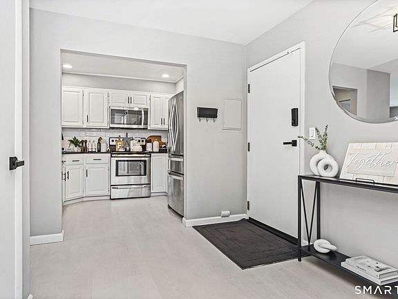 4th image of 697 Cove Road APT 1B