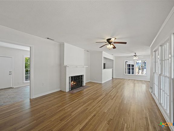 4th image of 213 W Young Ave
