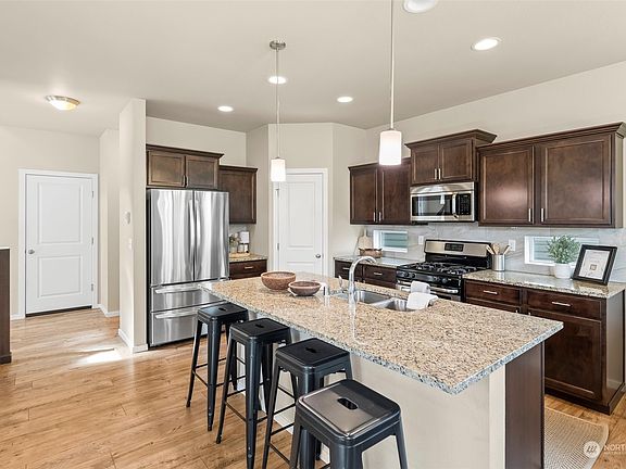 3rd image of 7917 161st Street E