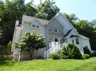 30 Seminole Dr, Danbury, CT 06811