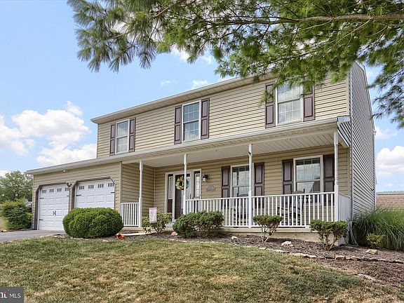 2nd image of 921 Maplewood Ln