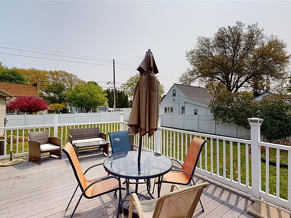 4th image of 2435 Crescent Dr
