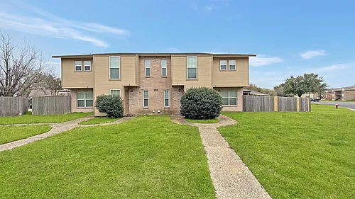 1811 Woodsman Dr Photo 1