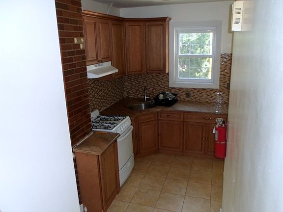 4th image of 8521 143rd St