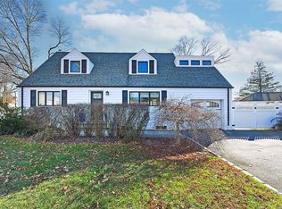 3 Nick Pl, Plainview, NY 11803