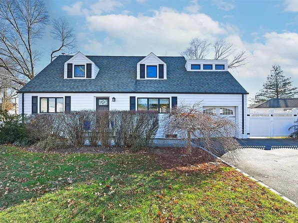 3 Nick Place, Plainview, NY 11803