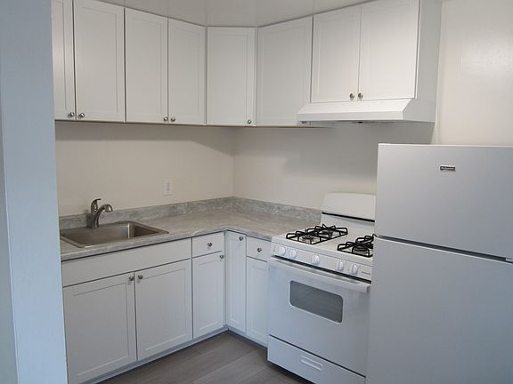 3rd image of 3320 Taraval St APT 5