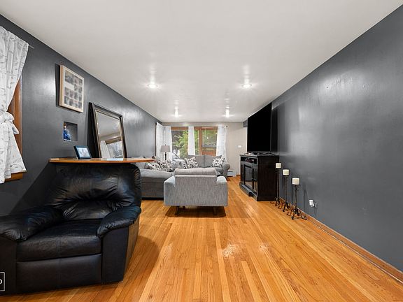 5th image of 6741 S Komensky Ave