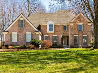 355 Williamsburg Dr, Avon Lake, OH 44012