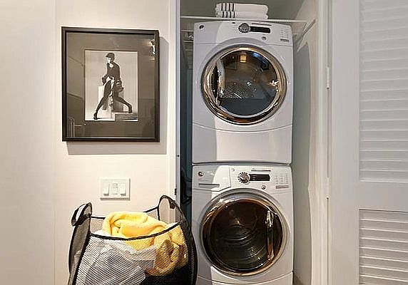 4th image of 320 W 39th St #14G