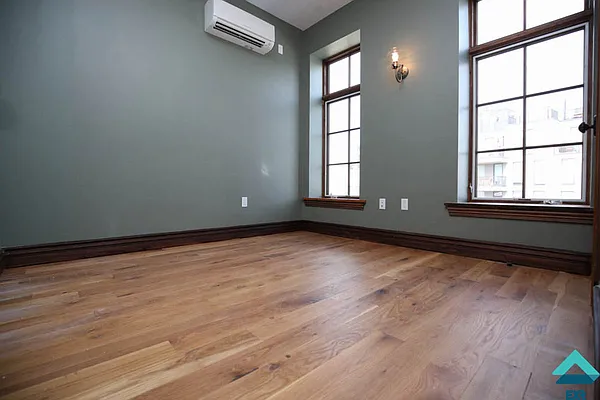 Rented by EXR | media 15