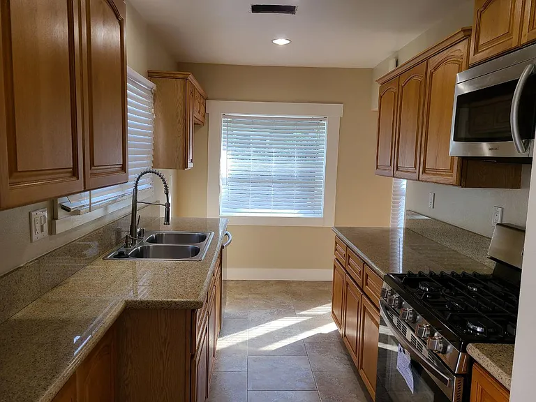 1421 Rock Glen Ave — Photo 8