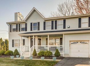 5 Old Rd, Monroe Township, NJ 08831