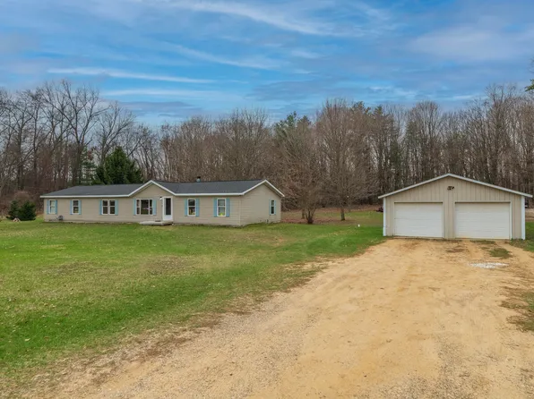 18242 32nd St, Gobles, MI 49055