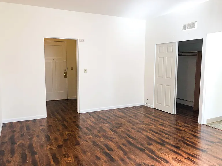 St Florence Apartments — Photo 30