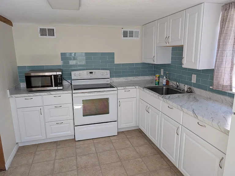510 1/2 S Shields St — Photo 12