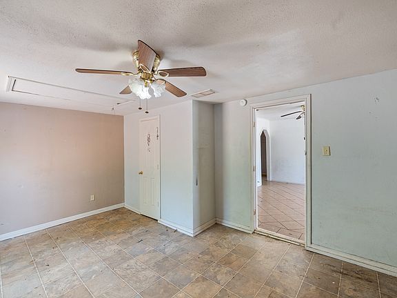 4th image of 901 W Cayuga Dr