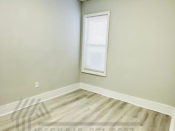 2nd image of 130 12th Ave #200