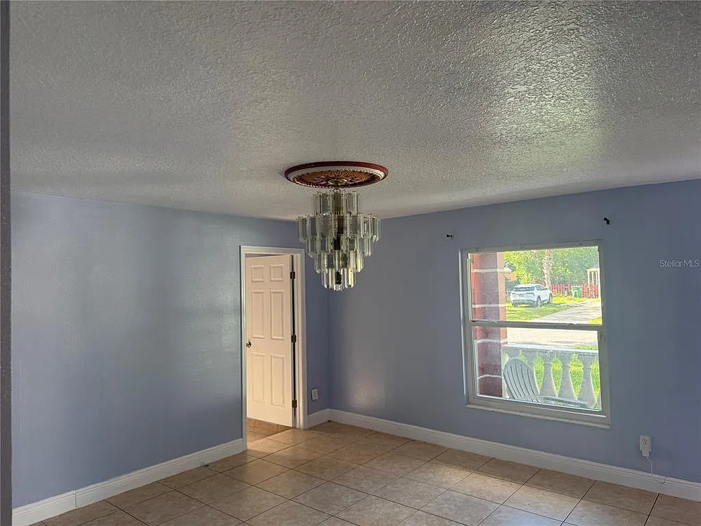 3 bed, 2.0 bath, 1714 sqft, $2,500 — Photo 2