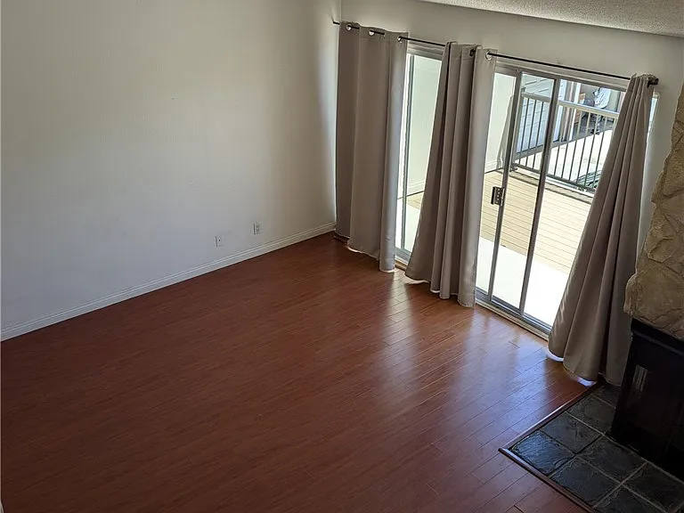 2105 Mathews Ave #10 — Photo 4