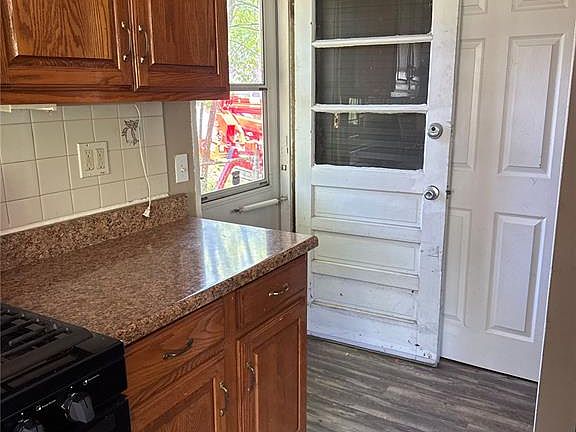 3rd image of 1328 Coppergate Ln