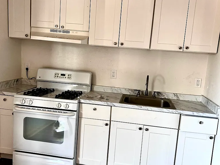 1802 E Oak St #2 — Photo 7