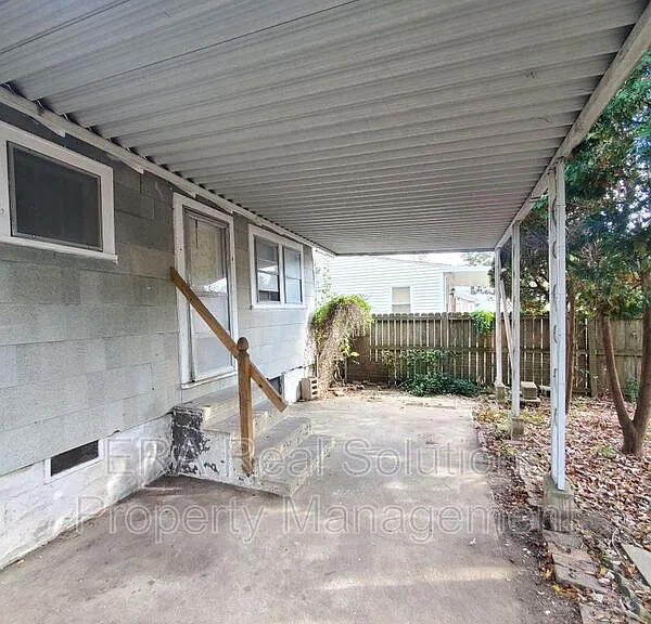 695 S Eureka Ave — Photo 29