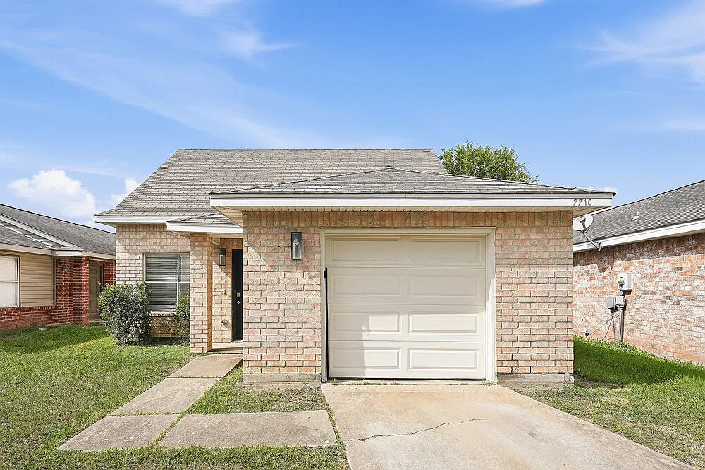 4 bed, 2.0 bath, 1343 sqft, $1,675 — Photo 1