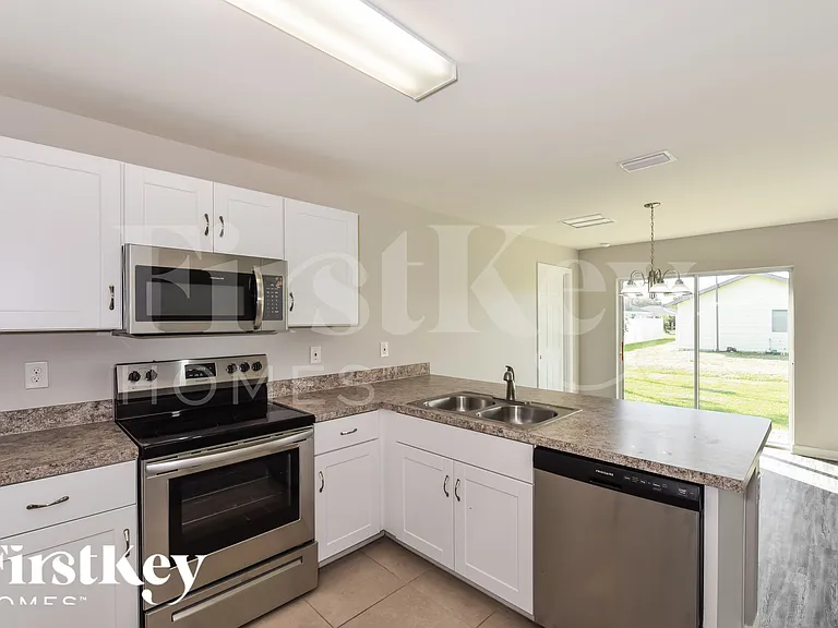 1195 Desmond St — Photo 9