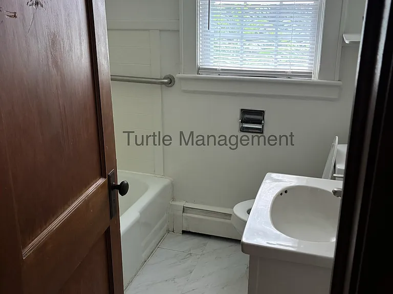 408 N Bruffey St — Photo 8
