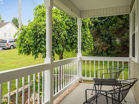 2nd image of 6606 Harvestview Ln