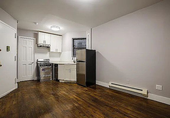 3rd image of 328 W 49th St APT 4RE