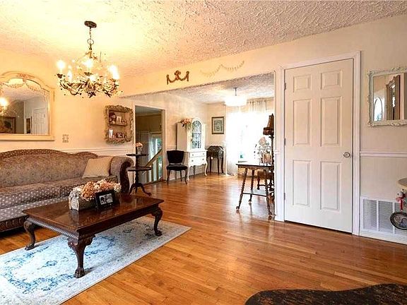 3rd image of 104 Avondale Dr
