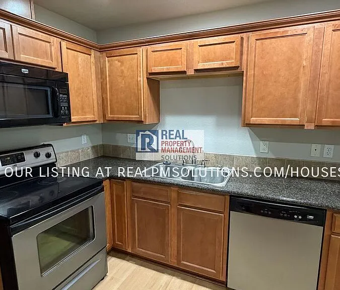 1851 SE Centurion Way — Photo 47