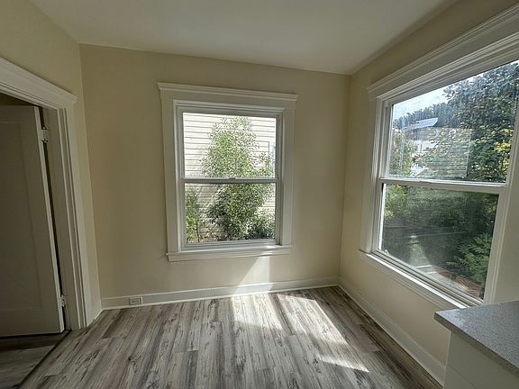 5th image of 445 Hugo St #3
