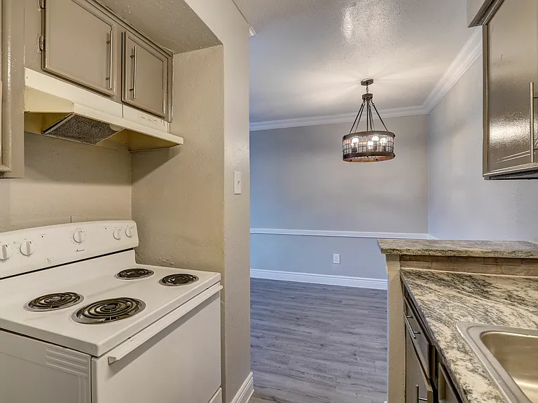 Camino Del Sol Apartments — Photo 15