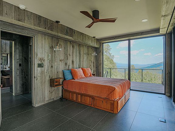 3rd image of 554 Gullysville Ln