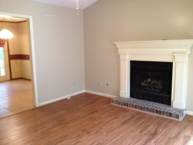 1st image of 19 Woodhill Dr