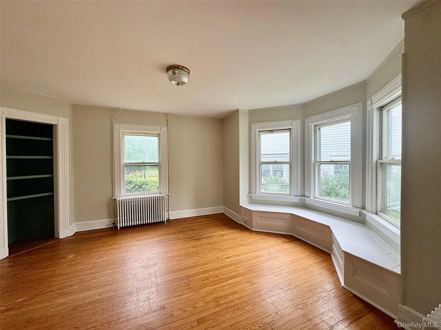 4 bed, 1.5 bath, 2000 sqft, $4,000 — Photo 2