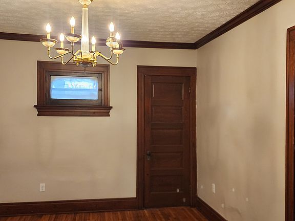 5th image of 629 Bowen St