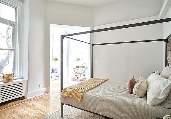 3rd image of 11 E 92nd St APT 2R