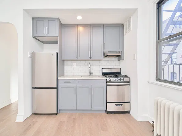 862 Union Street image 1 of 5