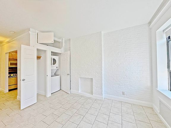 4th image of 455 W 50th St #14