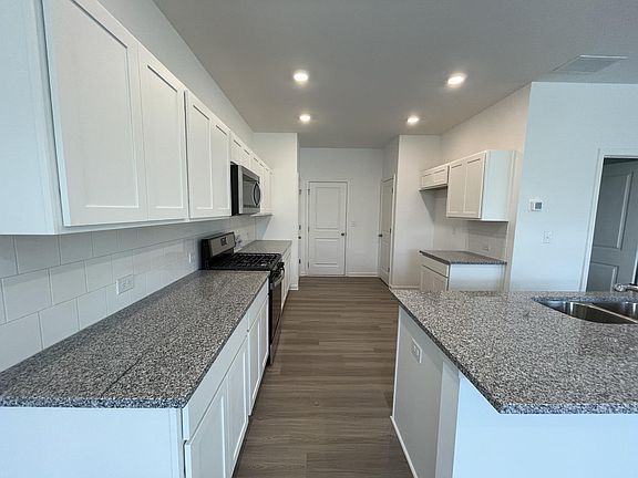 5th image of 5765 Thornton Dr