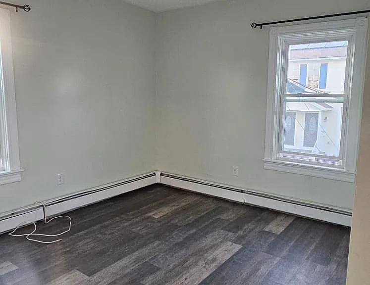 838-844 Lonsdale Ave #3 — Photo 9