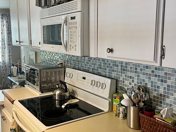 5th image of 2941 Vine Ln